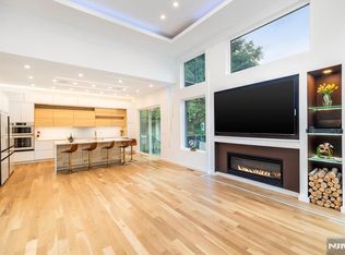 145 Midwood Rd, Glen Rock, NJ 07452