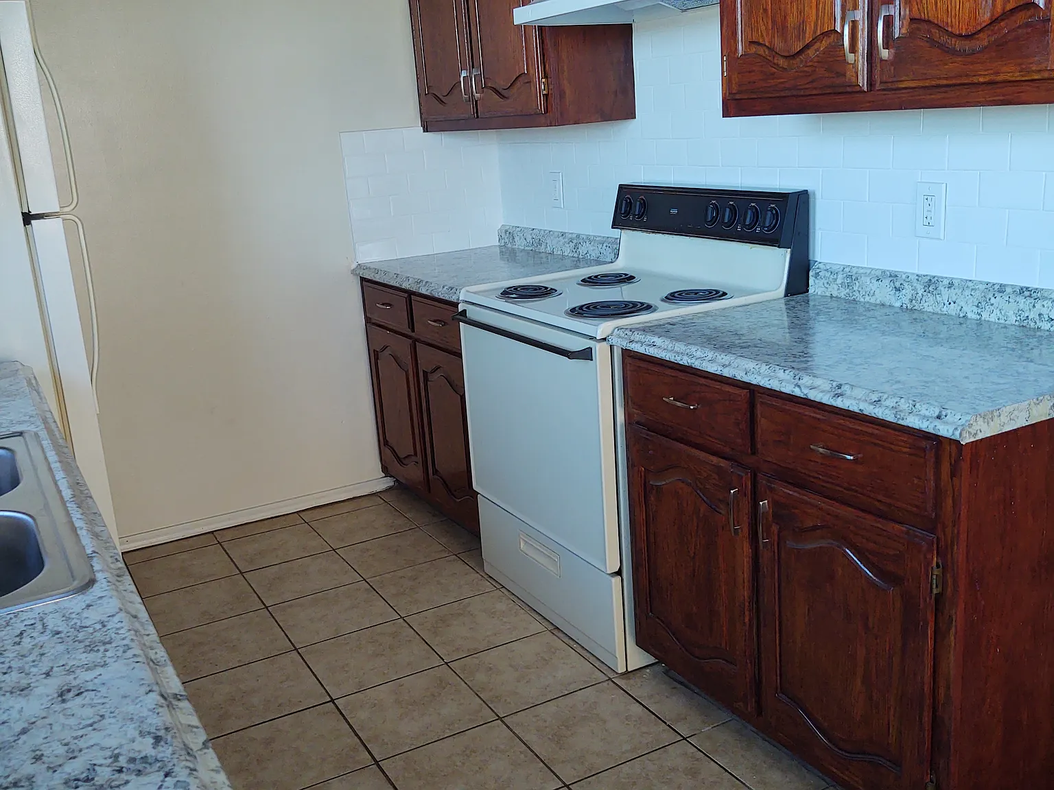 2 bed, 650 sqft, $1,050 — Photo 2