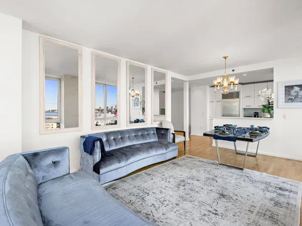 635 West 42nd Street image 6 of 17