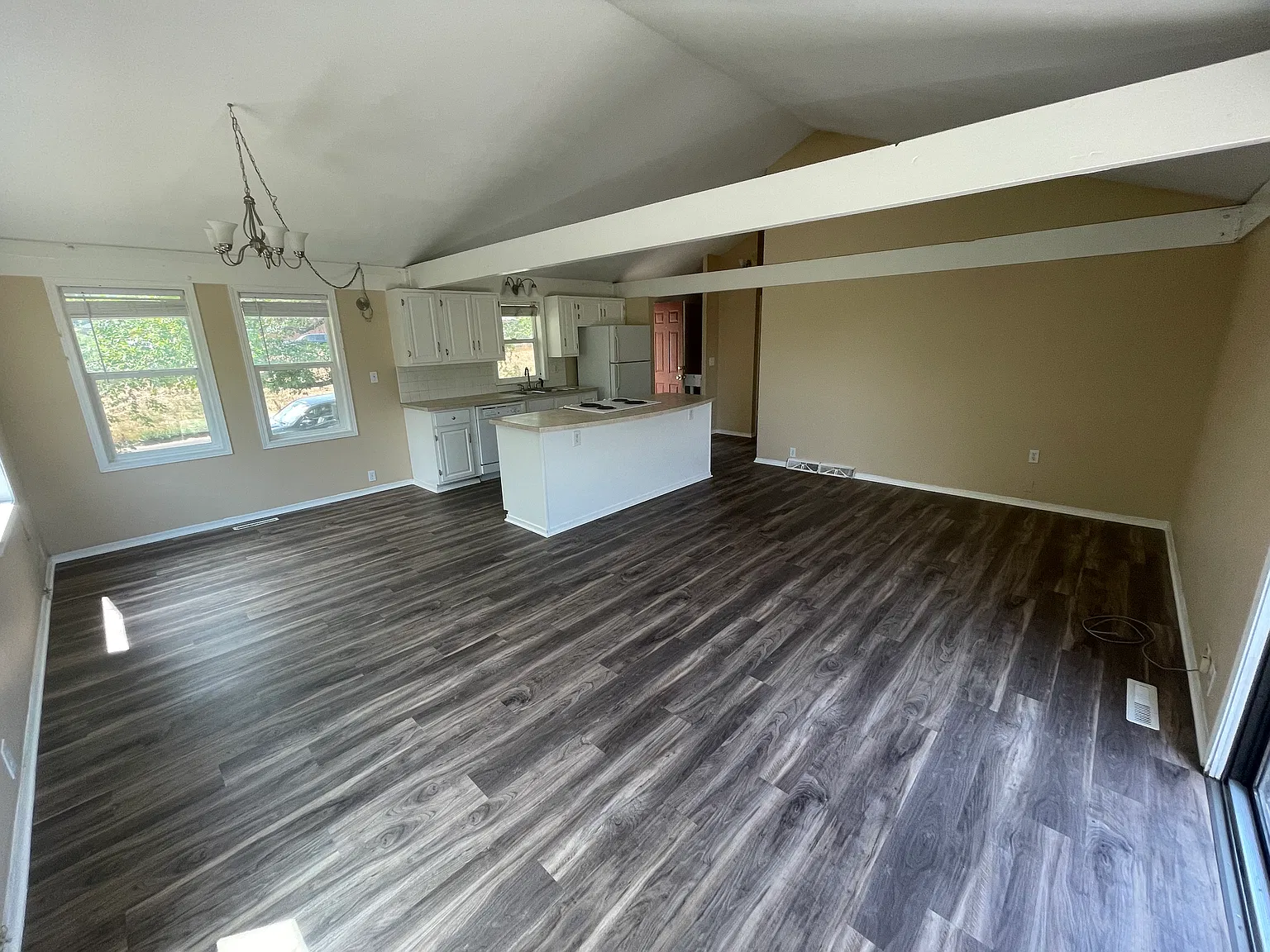 5 bed, 1800 sqft, $5,500 — Photo 2