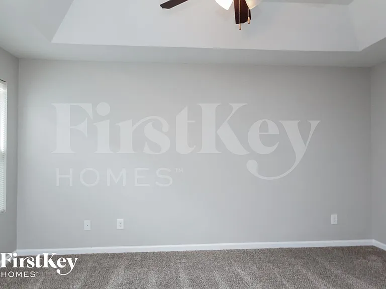 35 Riviera Dr — Photo 8