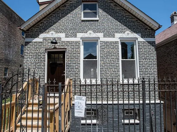 2120 W 18th St, Chicago, IL 60608