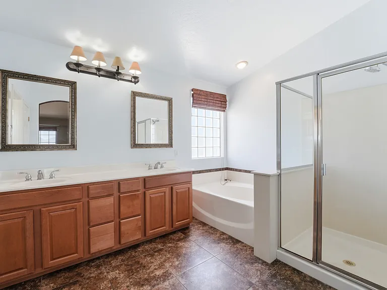 3446 E Fairview St — Photo 44