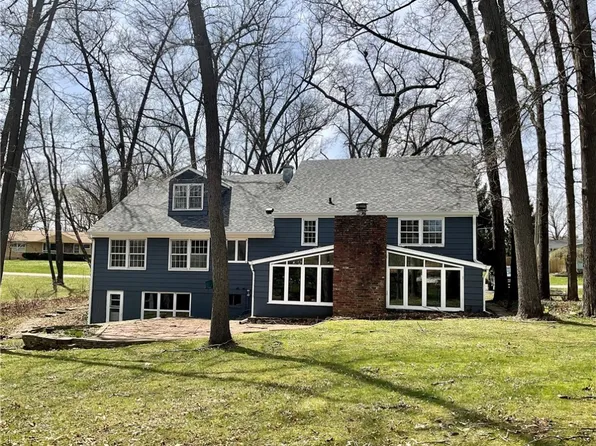 10 Lakewood Dr, Paris, IL 61944