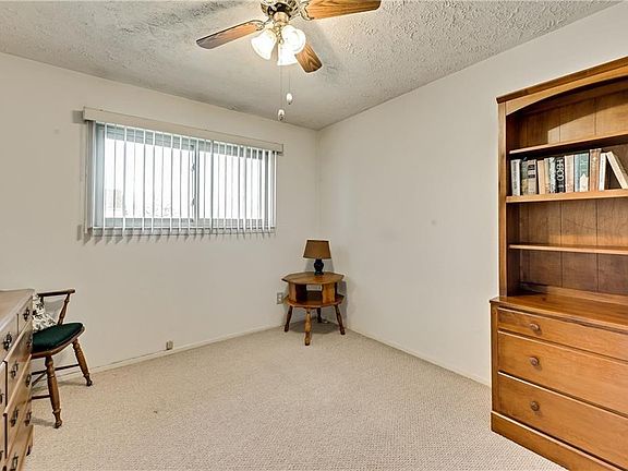 4th image of 129 W Mountain Creek Dr #16