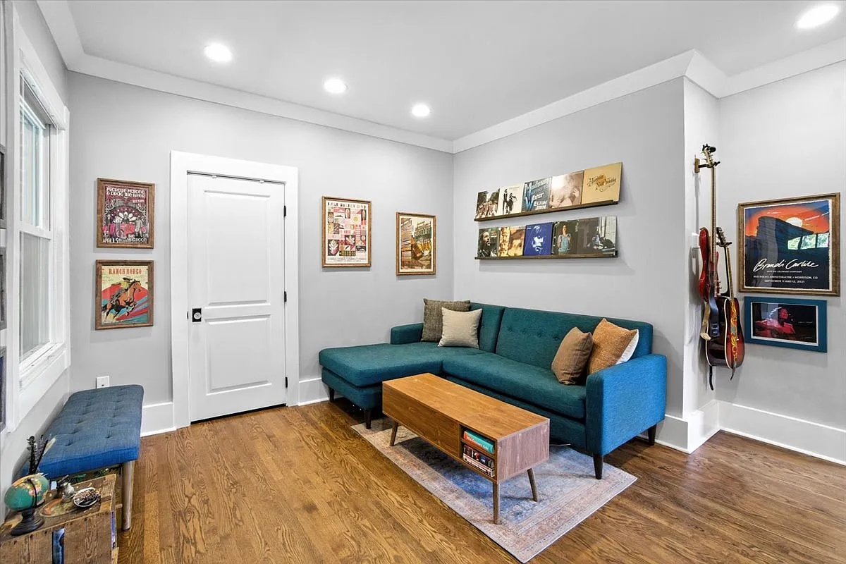 2 bed, 1100 sqft, $2,600 — Photo 4