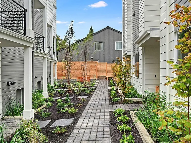 712 C W Bertona St — Photo 18