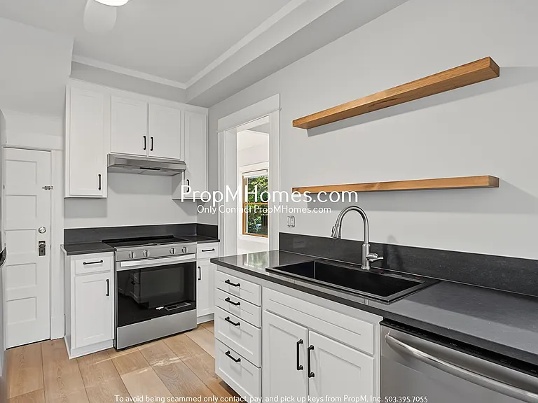 2233 SE Taylor St — Photo 8