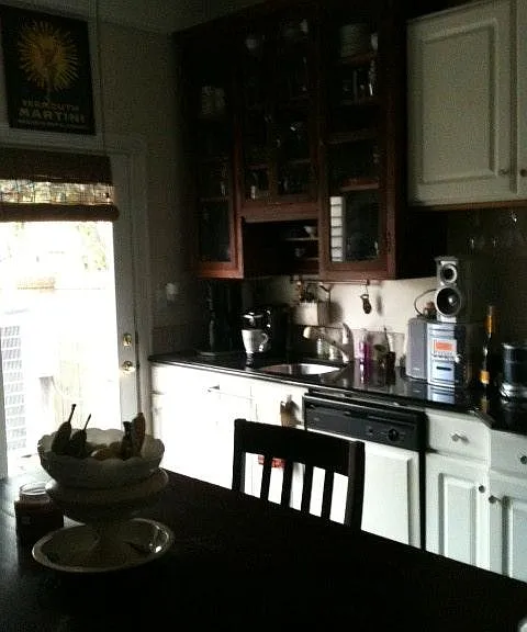 3207 Parkwood Ave #WHOLE HOUSE — Photo 3