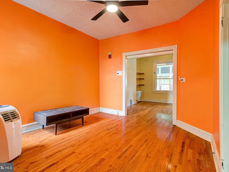 231 E Sydney St — Photo 4