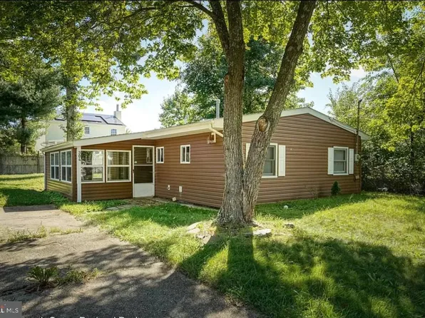 304 Falcon Dr, Little Egg Harbor, NJ 08087