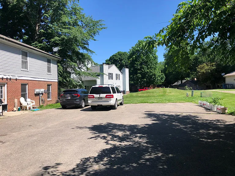 588 Holly Ct S — Photo 13