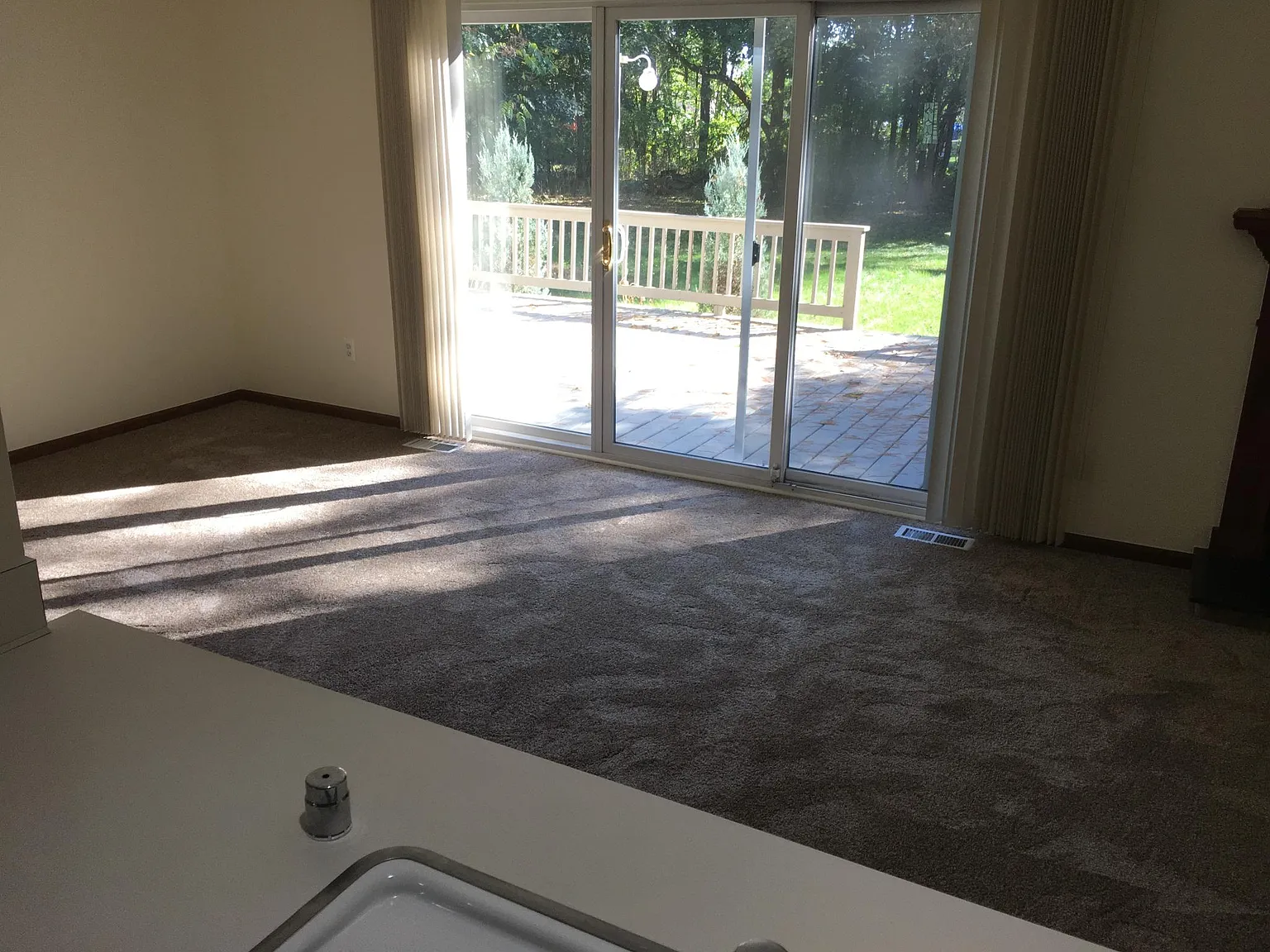 2 bed, 1.5 bath, 1200 sqft, $1,600 — Photo 4