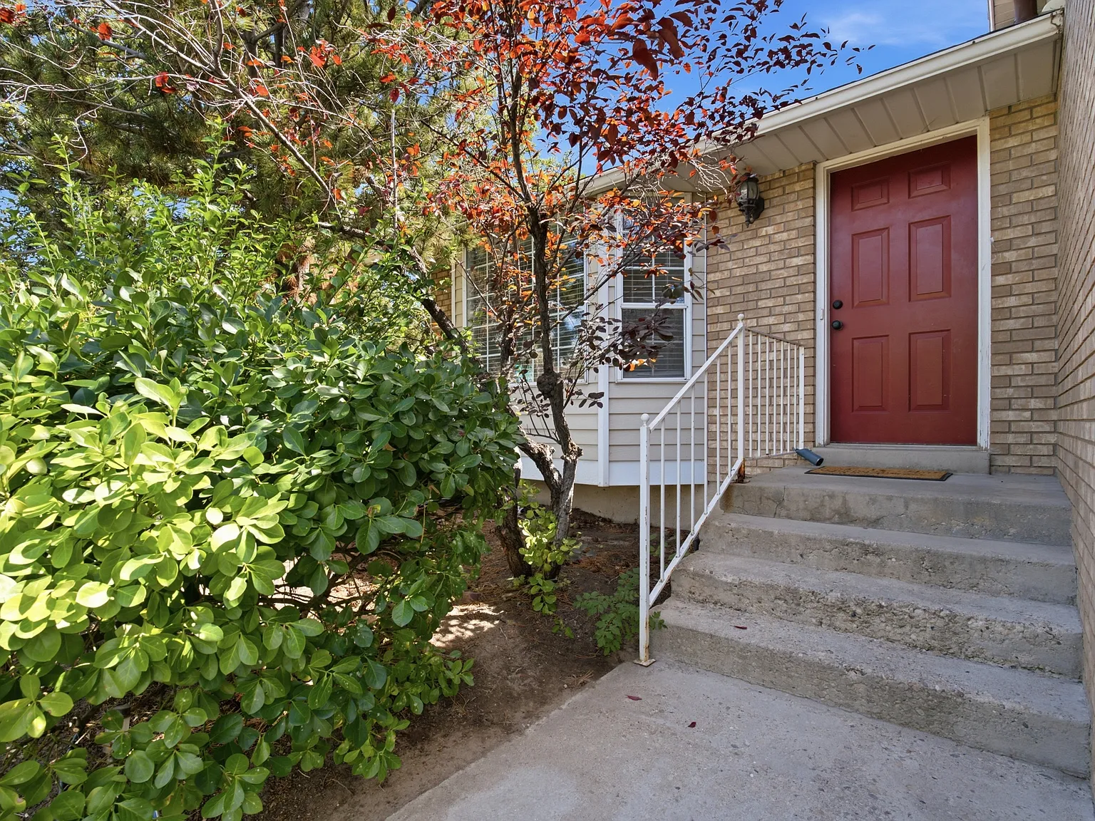 5 bed, 1947 sqft, $3,150 — Photo 4