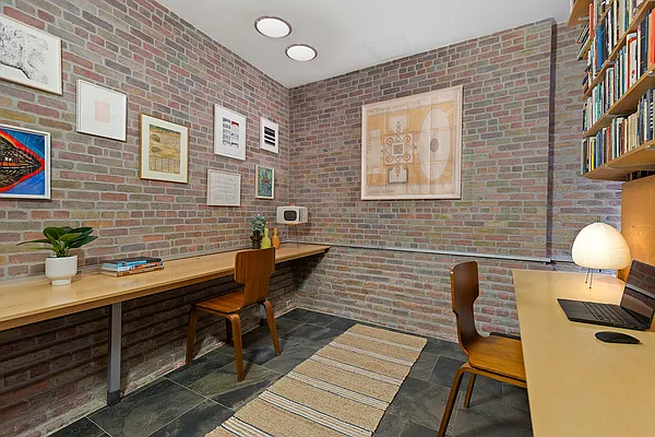 Office, photo 1