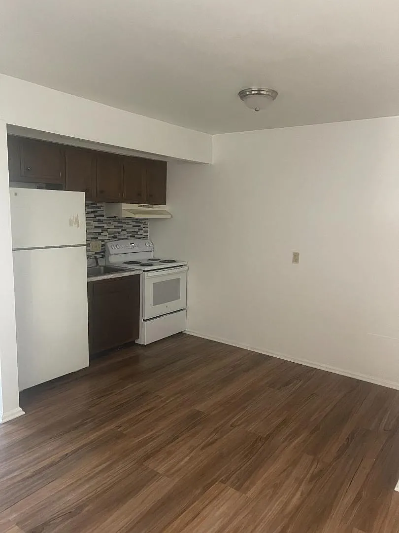 325 W. High St - 3 — Photo 1