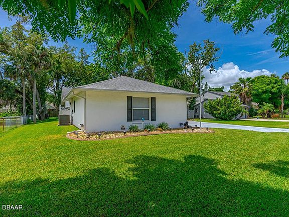 3rd image of 904 Tree Garden Dr