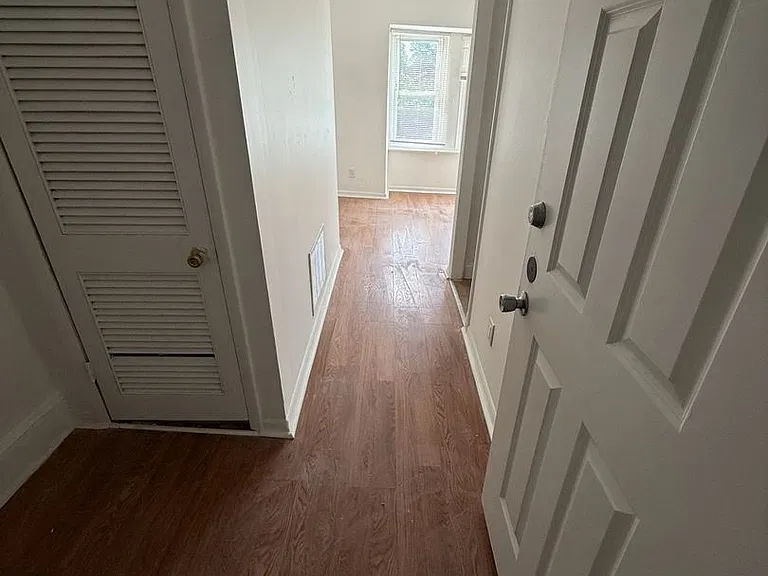 513 Brinton St — Photo 17
