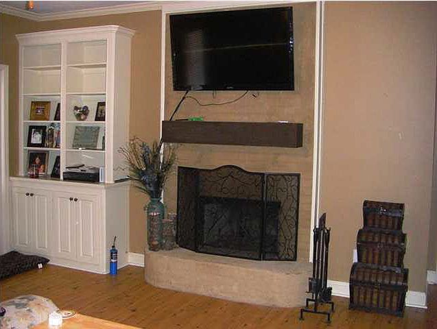 2nd image of 402 E Briars Bnd