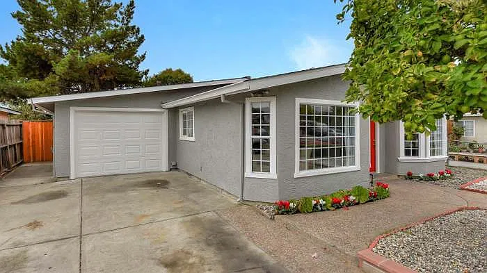5 bed, $5,750 — Photo 2