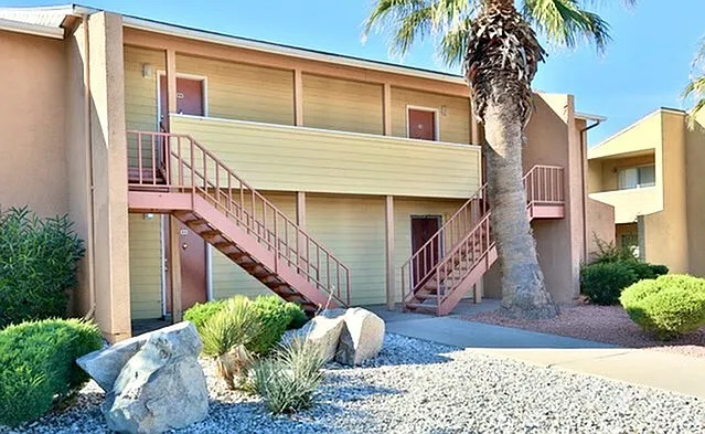 San Mateo Apartments — Photo 2