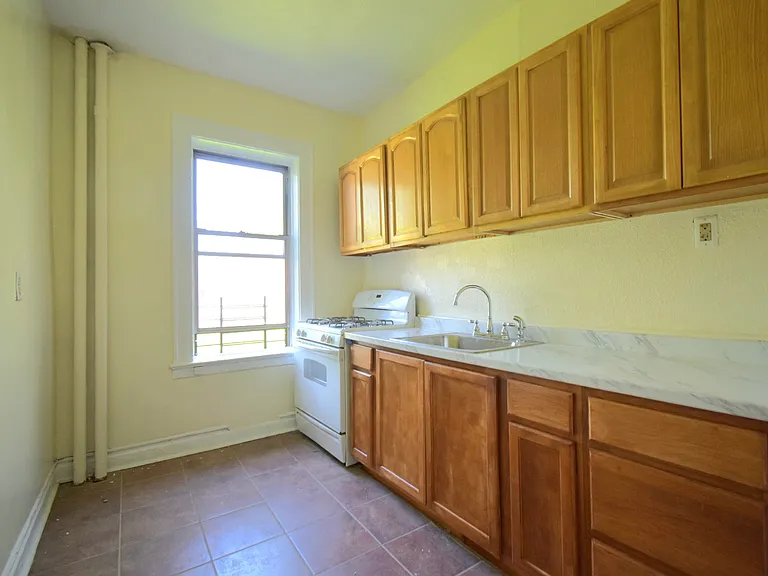148 Chancellor Ave #B-7 — Photo 4