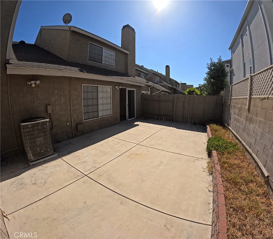 3 bed, 2.5 bath, 1318 sqft, $3,500 — Photo 3