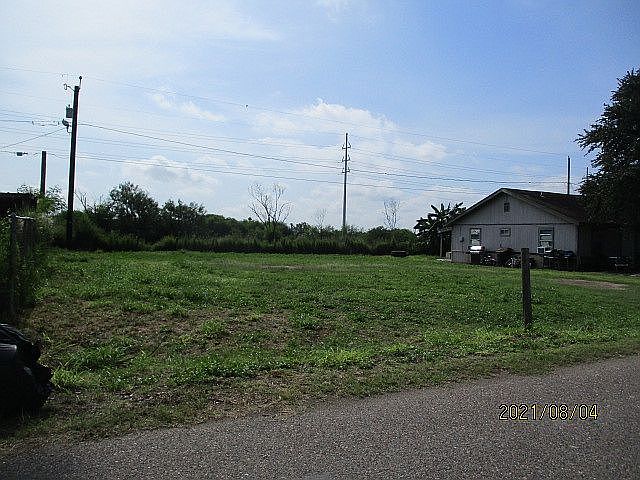 1st image of Longoria Ln