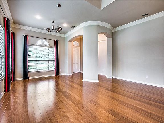 5th image of 9717 Grandview Dr