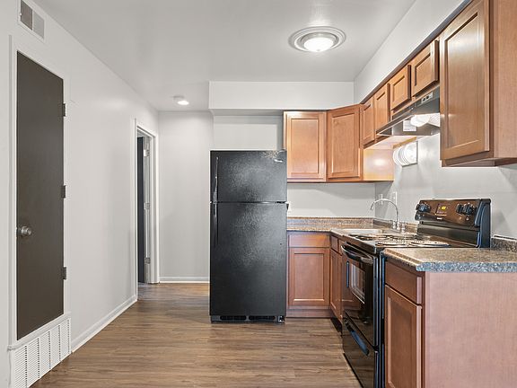 All 1 Bedroom Floor Plans feature neutral interiors, hardwood and carpet flooring, walk-in closets, window coverings, heat/air conditioning and are cable-ready. Upgraded finishes and washer/dryers available in select units.