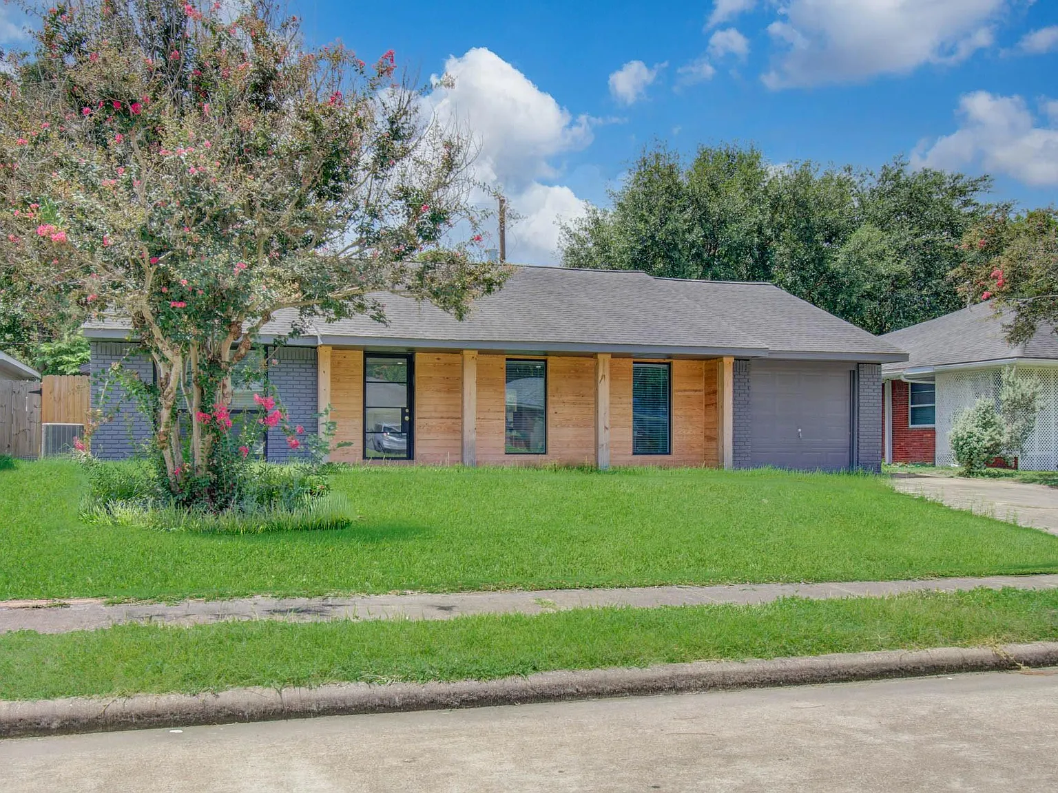5 bed, 3.0 bath, 2068 sqft, $2,600 — Photo 3