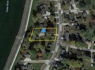 242 River Forest Rd, Evansdale, IA 50707