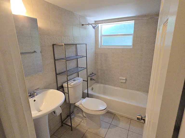 11610 N Bayshore Dr #1B — Photo 11