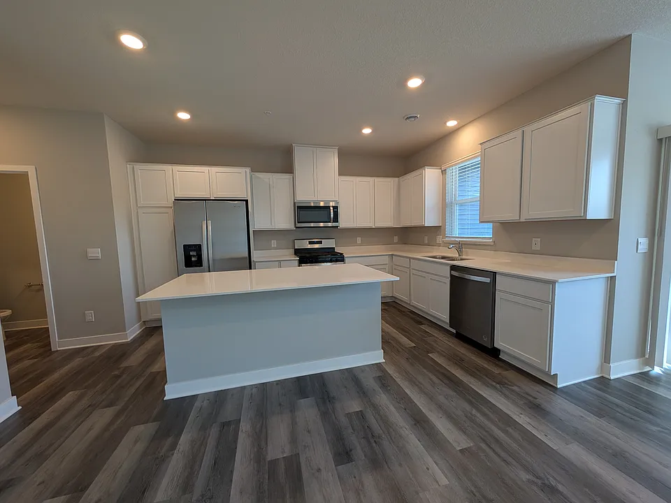 5080 Stable View Dr