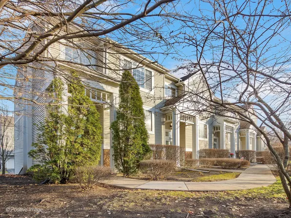 208 Polo Club Dr, Glendale Heights, IL 60139