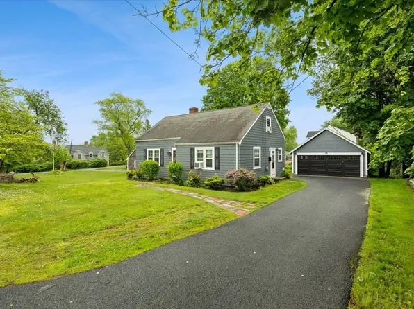 89 School St, Middleboro, MA 02346
