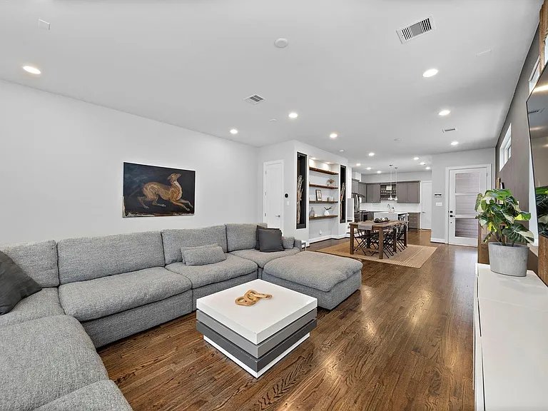 1217 Crockett St — Photo 11