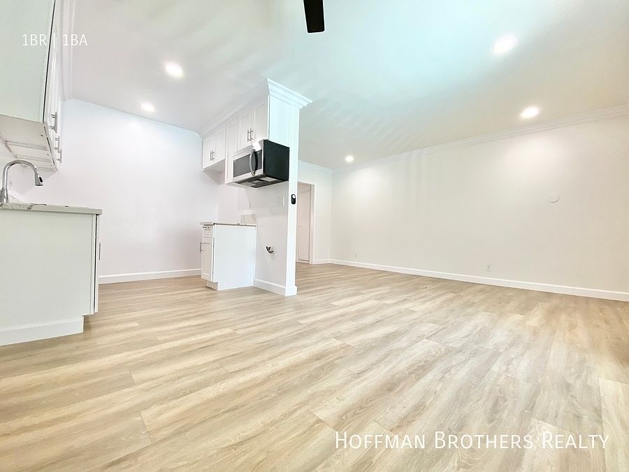 1st image of 20447 Saticoy St #48