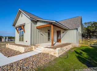 1440 Whispering Hills Dr, Canyon Lake, TX 78133