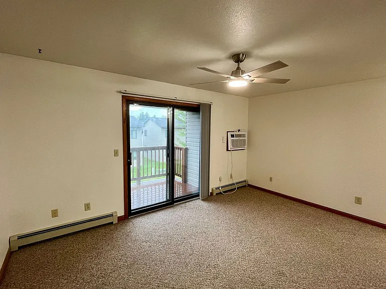 1216 N Point Dr — Photo 21