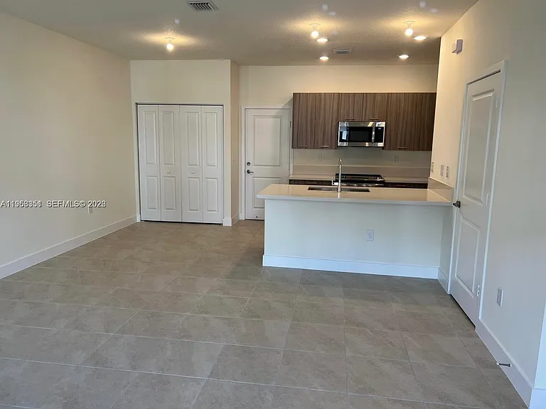 4626 NW 83rd Path #4626 — Photo 3