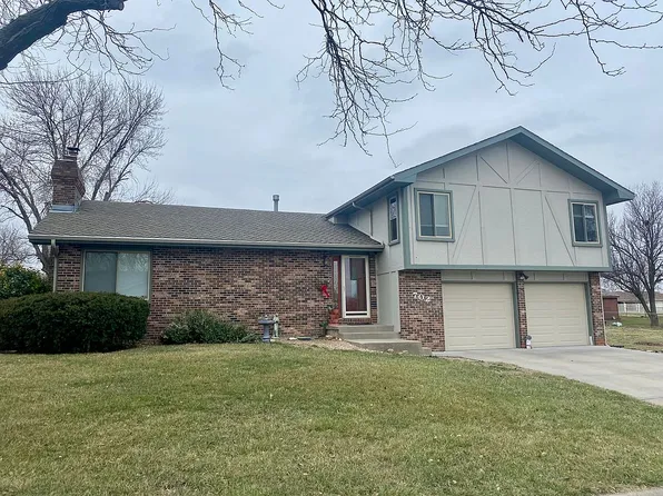702 Tamerisk Dr, Junction City, KS 66441