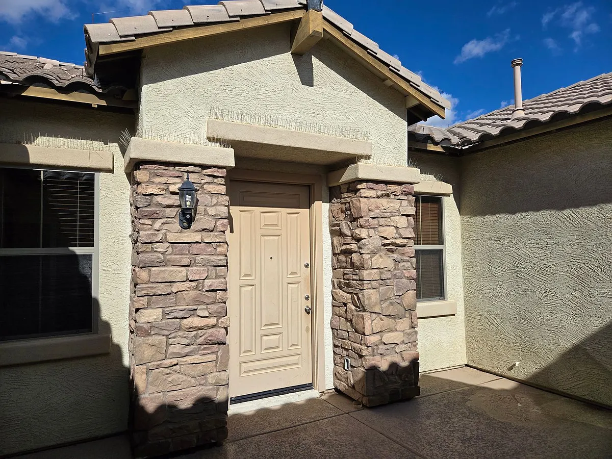 Building Photo - 16758 W Apache St