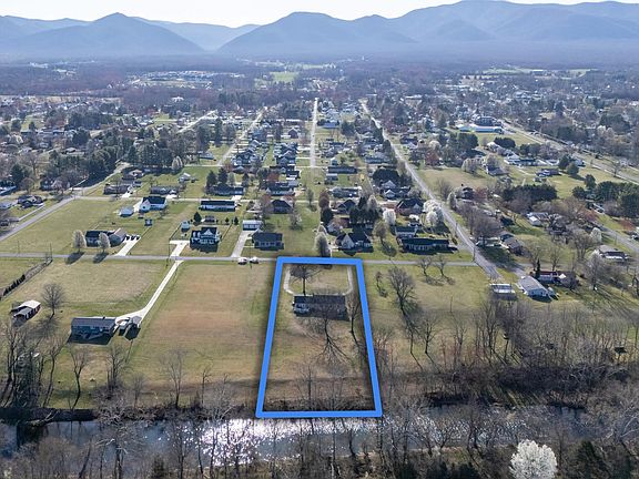 2nd image of 901 Riverside Ave