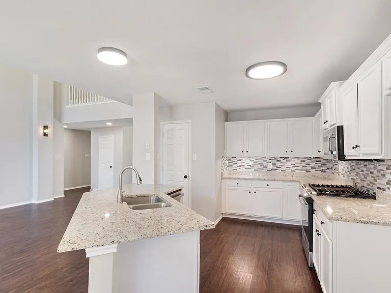 4729 Woodhaven Ln — Photo 17