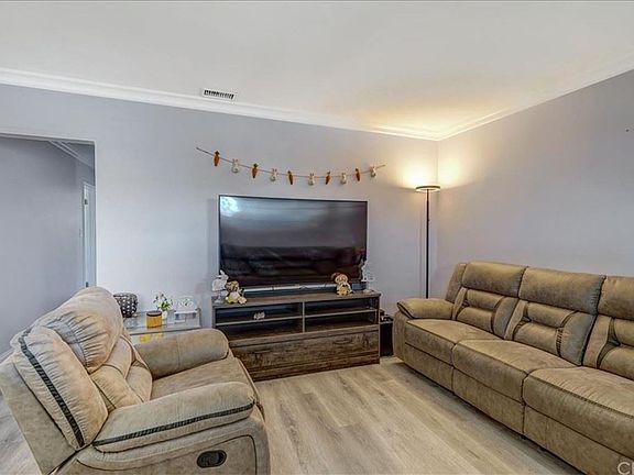 4th image of 1115 W Lowen St