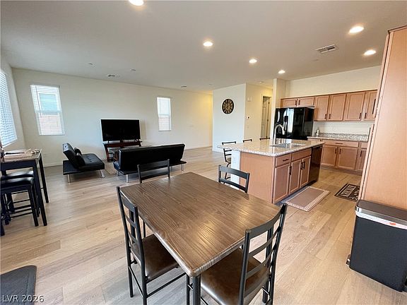 5th image of 692 Bamboo Bend Pl