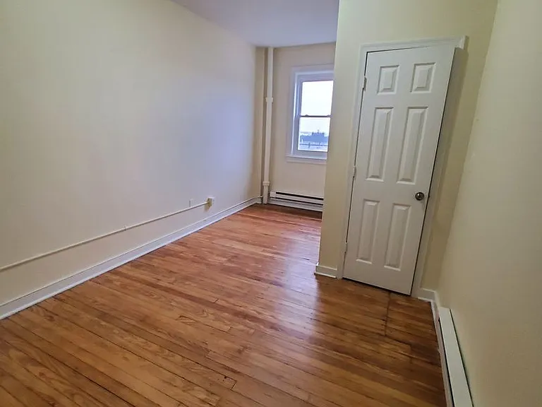 621 W Turner St — Photo 6