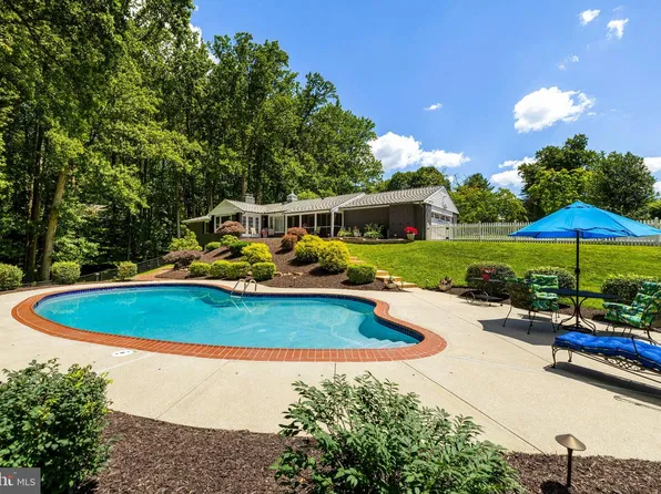 3915 Dance Mill Rd, Phoenix, MD 21131