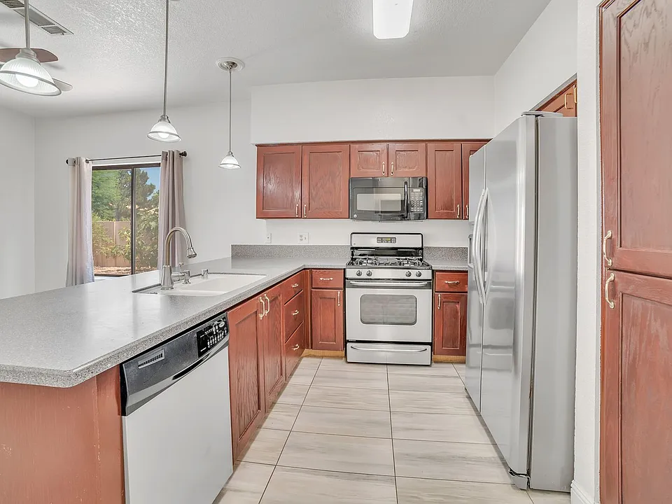 2304 Chatfield Dr